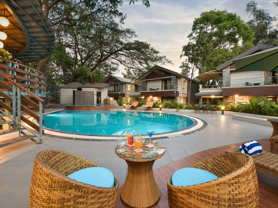 Kolam renang indoor