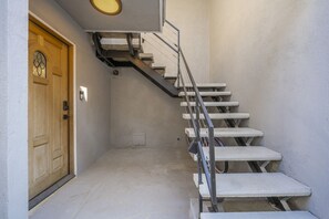 Interior - 4 bedroom home with Patio 10 seconds from the Sand (Newport Beach)