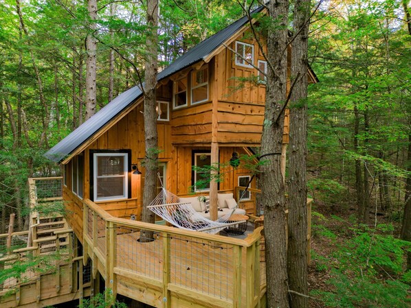 Terrace/patio - Treehouse With Hot Tub Close to Sunday River! (Woodstock)
