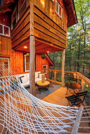 Outdoor dining - Treehouse With Hot Tub Close to Sunday River! (Woodstock)