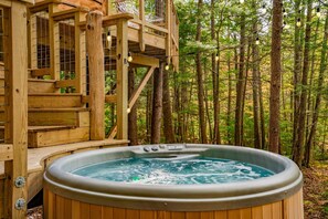 Outdoor spa tub - Treehouse With Hot Tub Close to Sunday River! (Woodstock)