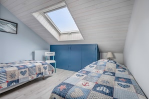 2 bedrooms, iron/ironing board, free WiFi