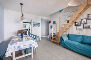 Dining - Seafront, flat under roofs for 4 (Pornichet)