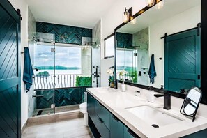 Shower, hair dryer, soap - Ocean View Condo with Infinity Pools & Veranda (Tempate)