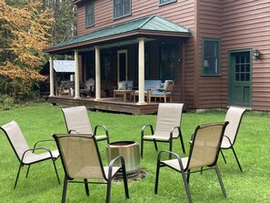 Terrace/patio - Edgewood, Beautiful custom built 5 bdrm home w/ fire pit, game room, scenic pond (Milford)