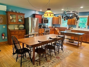 Fridge, microwave, oven, stovetop - Edgewood, Beautiful custom built 5 bdrm home w/ fire pit, game room, scenic pond (Milford)