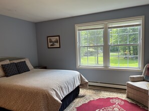 Fer et planche à repasser, Wi-Fi gratuit, draps fournis