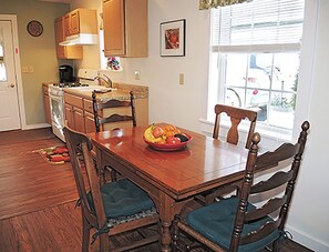 Dining - Gardenview - Near All Star Village, beautiful gardens, scenic private pond (Otego)