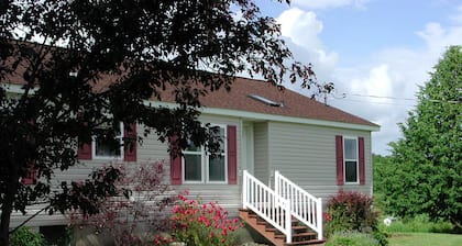 Grandview Private 2 room suite, 5 minutes to Dreams Park, close to town