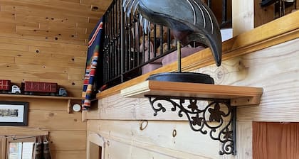 Great Catch Cabin - Exquisite Log Cabin on Goodyear Lake w/ hot tub