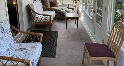 Hemlock - Quiet neighborhood, fire pit, large backyard, near All Star Village