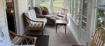 Hemlock - Quiet neighborhood, fire pit, large backyard, near All Star Village