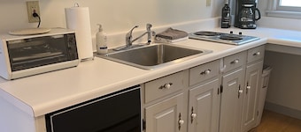 Highland Haven Under 5 minutes to All Star, 2nd floor studio, private entrance