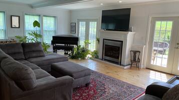 Télévision, baby-foot