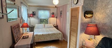 1 bedroom, iron/ironing board, free WiFi, bed sheets