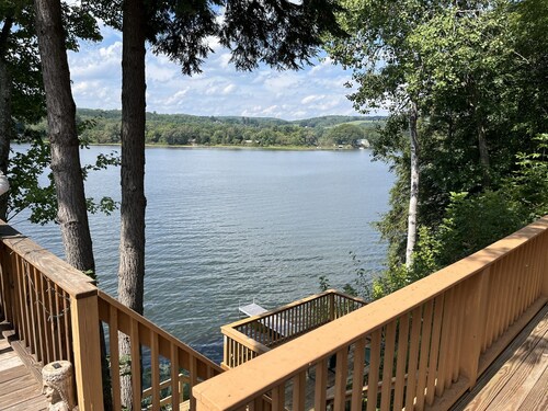 Lakeside Suite - private guest house suite on Goodyear Lake