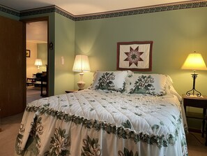 3 bedrooms, iron/ironing board, free WiFi, bed sheets - Morgan Farm - Well cared for Ranch house near Canadarago Lake (Richfield Springs)