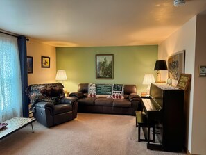 TV, DVD player - Morgan Farm - Well cared for Ranch house near Canadarago Lake (Richfield Springs)