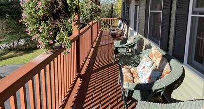 Pagey's Place - Peaceful country setting, fire pit, Foosball, amazing views