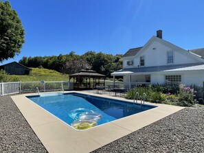 Indoor pool - Peterson Place - Large updated farmhouse, pool, fire pit, close to Oneonta (West Laurens)