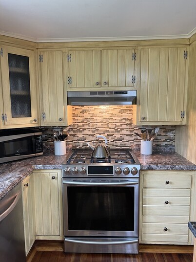 Peterson Place - Large updated farmhouse, pool, fire pit, close to Oneonta