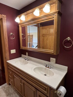 Interior - Phoenix Hill - Spacious, 7bdrm home, pool, game room and long distance views (West Oneonta)