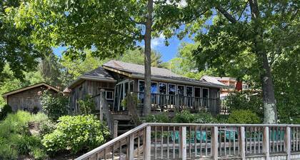 Rose Cottage Goodyear Lake - awesome waterfront, swimming, fishing, fire pit