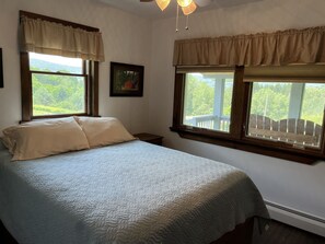 4 soverom, strykejern/-brett, wi-fi (inkludert) og sengetøy