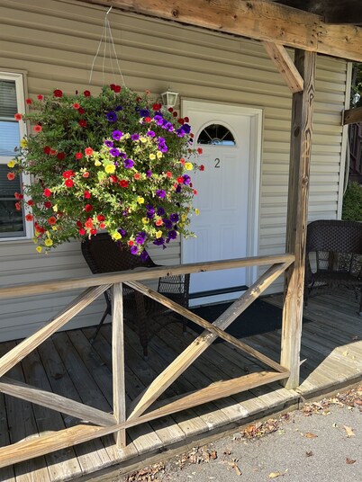 Sunnyside Apartment #2, 1 of 3 - 1/2 mile to Dreams Park gate, pool