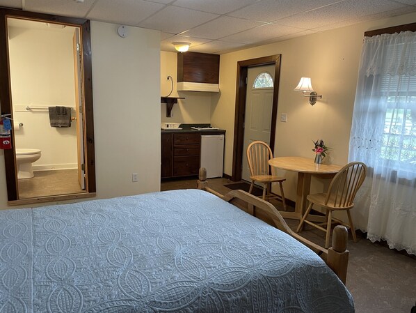 Iron/ironing board, free WiFi, bed sheets