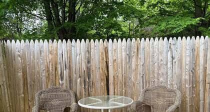 Sunnyside Apartment #3, 1 of 3, Great location - 1/2 mile to Dreams Park, pool