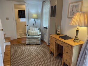 Interior - Sunset Retreat - Delightful Cottage on Canadarago Lake (Richfield Springs)