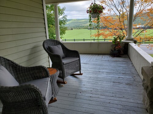 Terrace Lawn  Awesome location 1/2 mile to Dreams Park, 5 bdrm home, shared pool