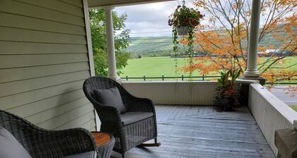 Terrace Lawn Awesome location 1/2 mile to Dreams Park, 5 bdrm home, shared pool