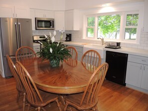 雪櫃、微波爐、焗爐、爐具