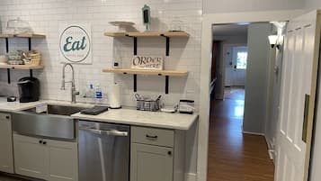 Coffee/tea maker, fridge, microwave, oven