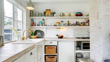 Køleskab, ovn, kogeplade, opvaskemaskine