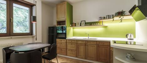 雪櫃、焗爐、爐具、廚房用具/餐具/器皿