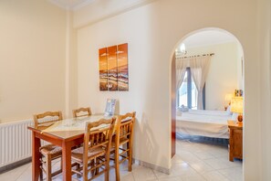 Dining - Apartment "Captain Spiros Casa Bella Trio" with Mountain View & Wi-Fi (Paxos)