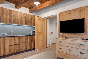 Interior - Apartment 'Alpin Chalet Samer Berghütte' with Mountain View, Private Garden and Wi-Fi (Sarntal)