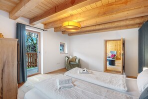3 bedrooms, free WiFi, bed sheets - Apartment 'Alpin Chalet Samer Bauernstube' with Mountain View, Garden and Wi-Fi (Sarntal)