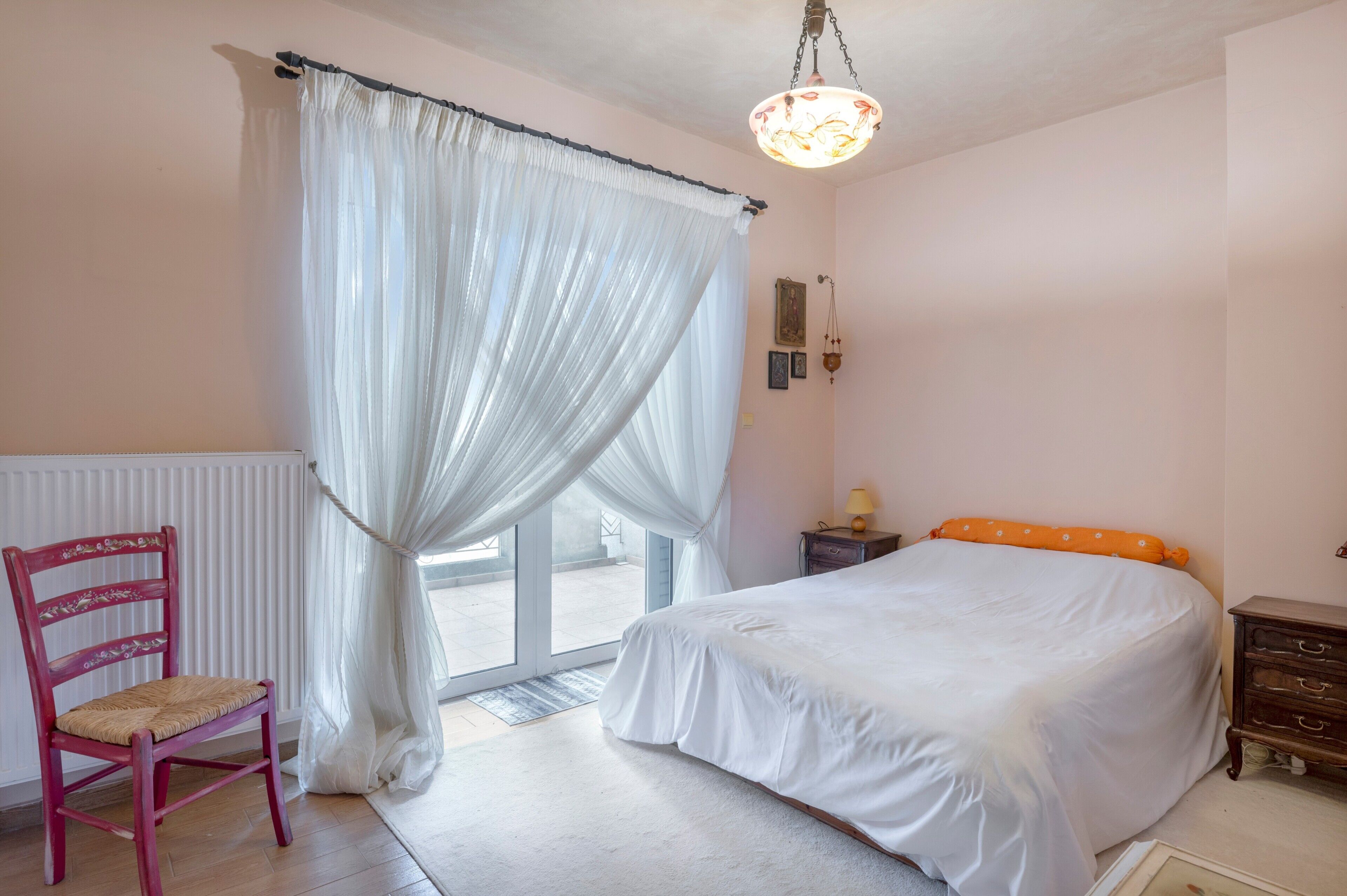 5 dormitorios, tabla de planchar con plancha, wifi gratis y ropa de cama
