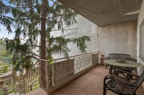 Outdoor dining - Villa 'Kallia's' with Mountain View, Private Terrace and Wi-Fi (Villia)