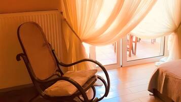 5 bedrooms, iron/ironing board, free WiFi, bed sheets