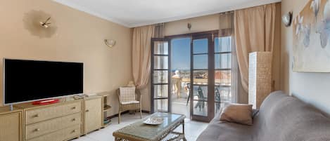 Fernseher, DVD-Player, Stereoanlage