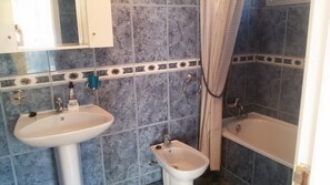 Shower, hair dryer, towels - Excellent Azul Villa with Sea View, Private Pool, Terrace and Wi-Fi (Adeje)