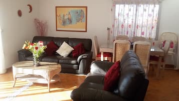 Tv, pejs, dvd-afspiller, stereoanlæg