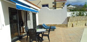 Outdoor dining - Excellent Azul Villa with Sea View, Private Pool, Terrace and Wi-Fi (Adeje)