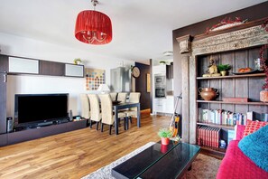 TV - Apartment "Precioso Piso Cerca de la Playa" with Terrace & Wi-Fi (Costa Teguise)