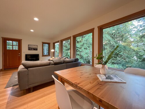 Eagle's Nest Suite-Inlet, Forest Views, Marina